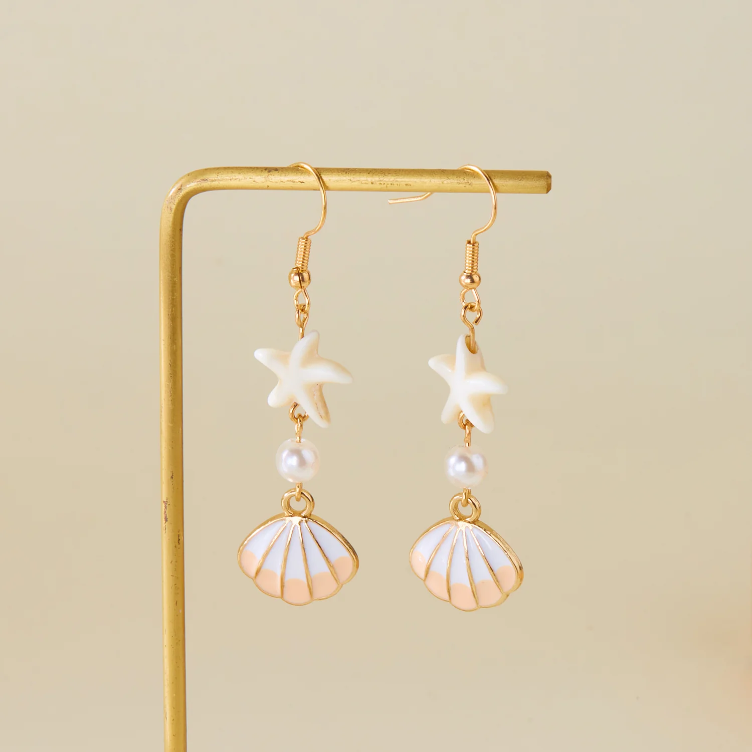 Boucles d’oreilles coquillage bohèmes dorées pour femme Boucles d’oreilles coquillage bohèmes dorées pour femme – Image 4