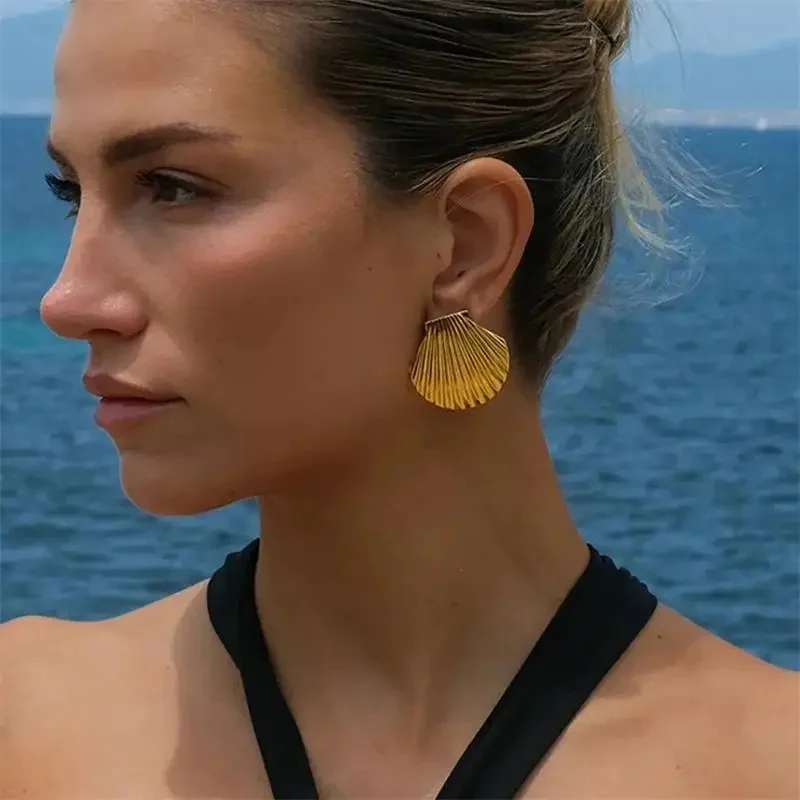 Boucles d'oreilles coquillage plaquées or Boucles d'oreilles coquillage plaquées or – Image 3