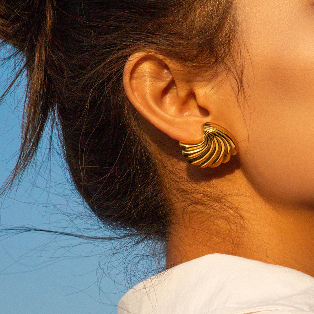 Boucles d'oreilles coquillage plaquées or Boucles d'oreilles coquillage plaquées or